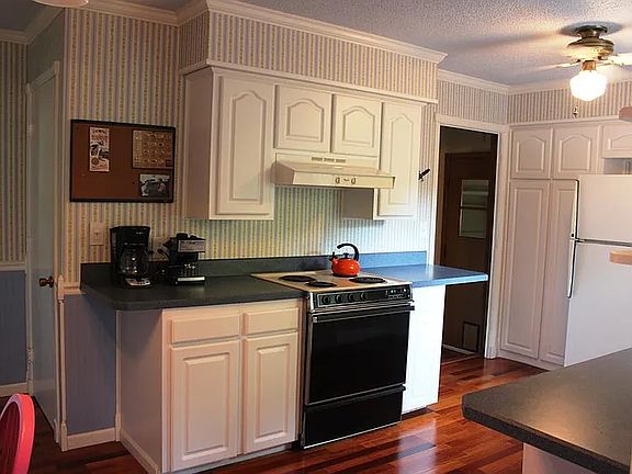 4th image of 2216 Barr Dr