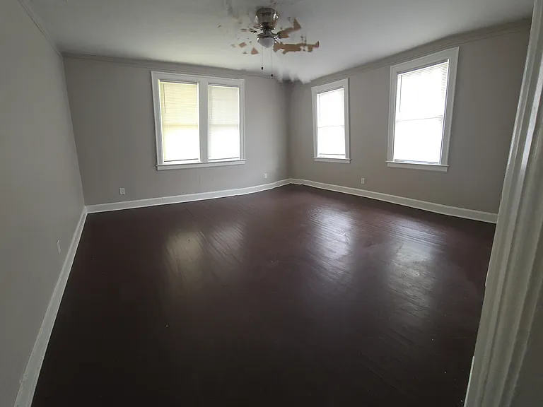 1215 E Anderson St — Photo 4