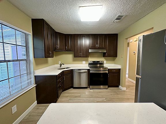 5th image of 1033 Peakview Dr