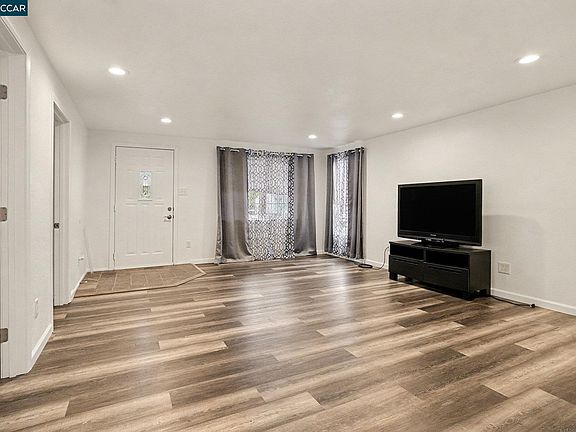 5th image of 4041-4047 Ellis Rd