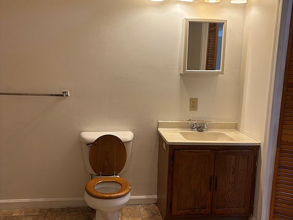 5th image of 426 Center St #11