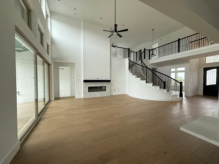14902 Hometown Dr — Photo 14