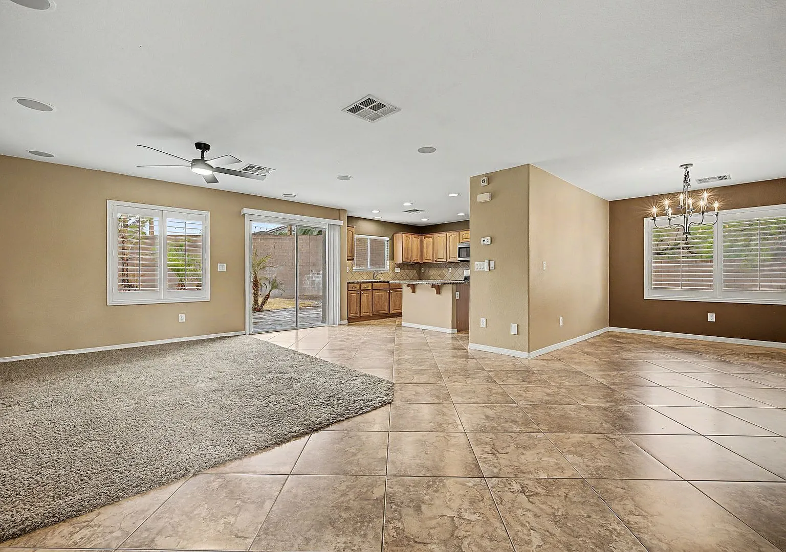 4-Bedroom home with RV Parking! — Photo 2