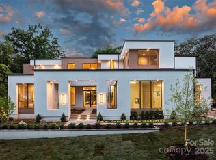 3630 Foxcroft Rd, Charlotte, NC 28211