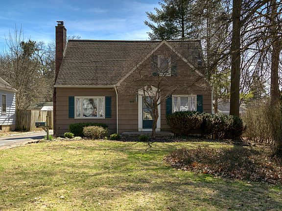 2nd image of 231 Leland Ave