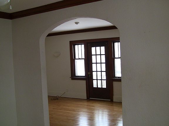 5th image of 813 N Verlinden Ave