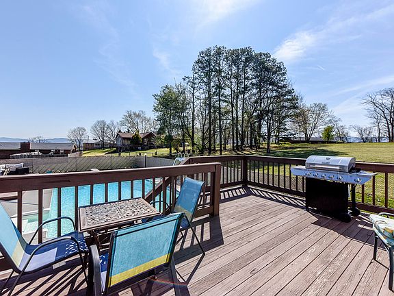 5th image of 835 Greenwich Dr
