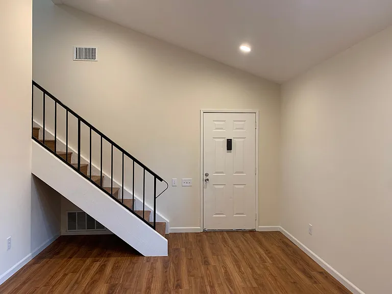 2786 White Acres Dr — Photo 3