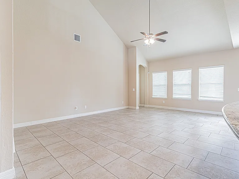 5488 Devonwood St — Photo 8