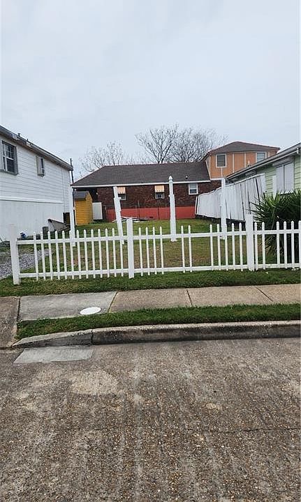 1st image of 1906 Piety St