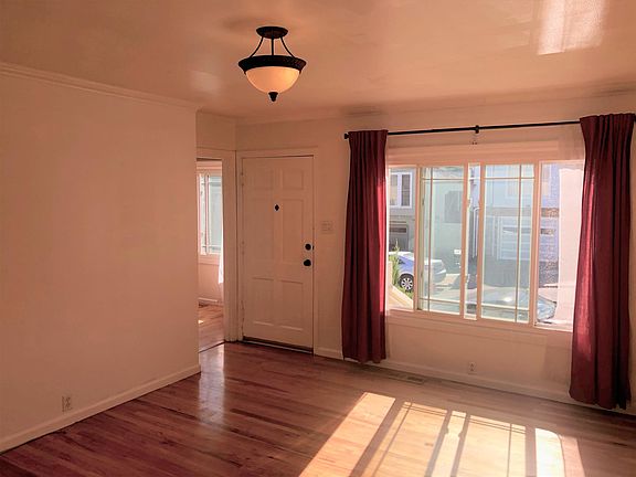 3rd image of 376 Niagara Ave