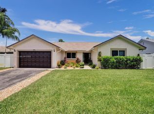 8241 SW 27th Pl, Davie, FL 33328