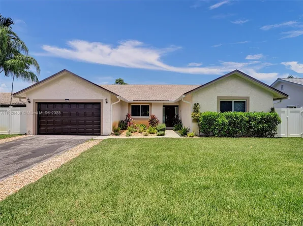 8241 SW 27th Pl, Davie, FL 33328