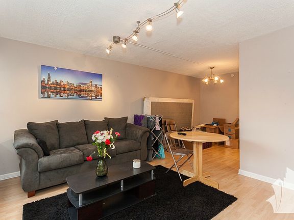 2nd image of 3950 N Lake Shore Dr #5th