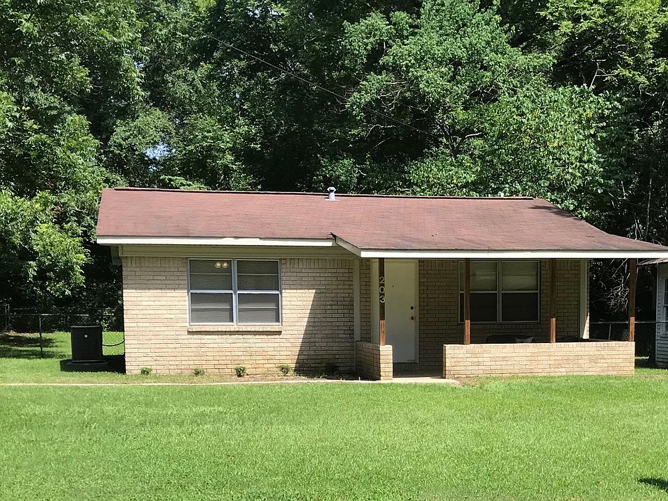 Nice front yard with covered front porch.
