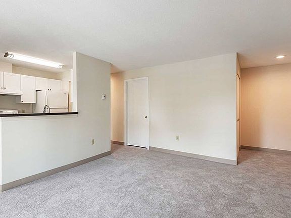 One-bedroom (790 sq ft) living and dining area