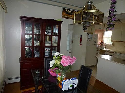 4th image of 131 McGuire St
