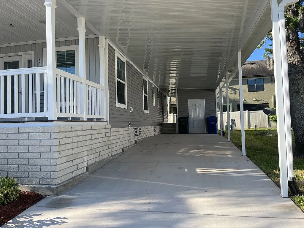 3 bed, 2.0 bath, 1393 sqft, $1,799 — Photo 3