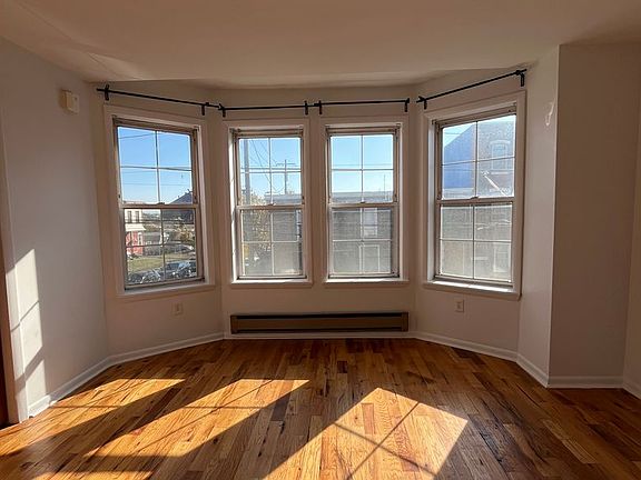 5th image of 3022 Richmond St APT C