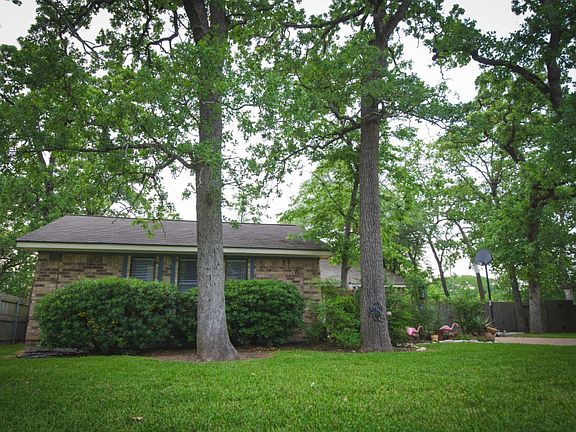 4th image of 1211 Haley Pl