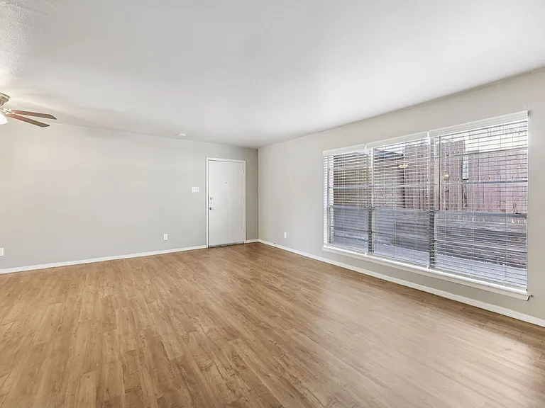 Premier Gardens Apartments — Photo 58