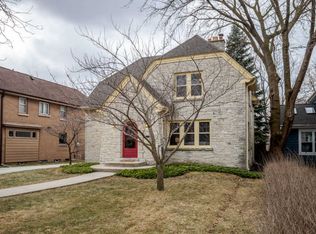 5755 N Santa Monica Blvd, Whitefish Bay, WI 53217