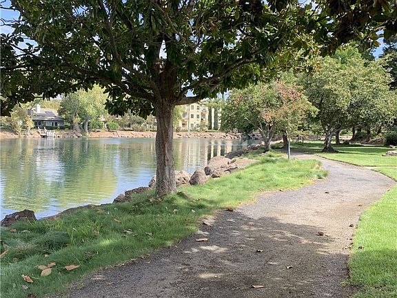 5th image of 7 Lakeside Ter