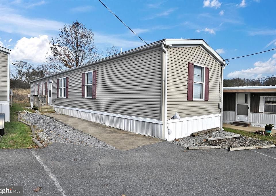 1st image of 4 Pleasant Hill Ave