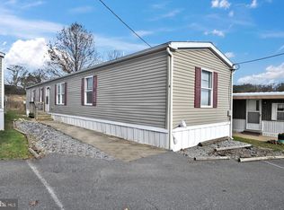 4 Pleasant Hill Ave, Akron, PA 17501