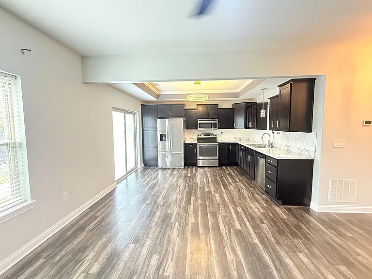 611 Knob Hill Rd — Photo 3