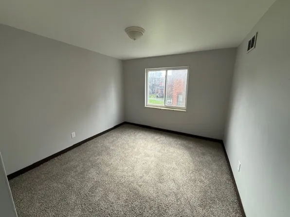 11 Circle St APT 7, Niles, OH 44446