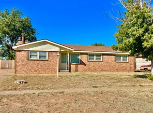 522 W 3rd St, Hale Center, TX 79041