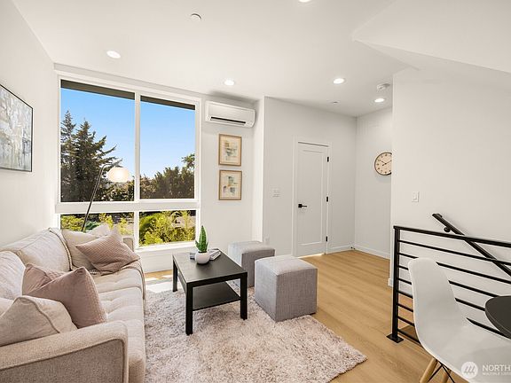 5th image of 3852 Carr Place N