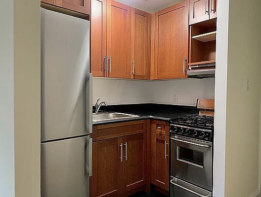3rd image of 1661 York Ave APT 4A