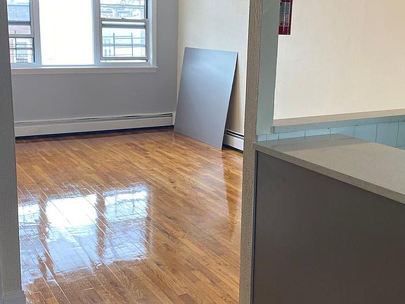 4th image of 1279 Noble Ave APT 2