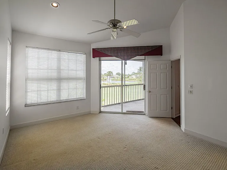 447 Enclave Pl — Photo 25
