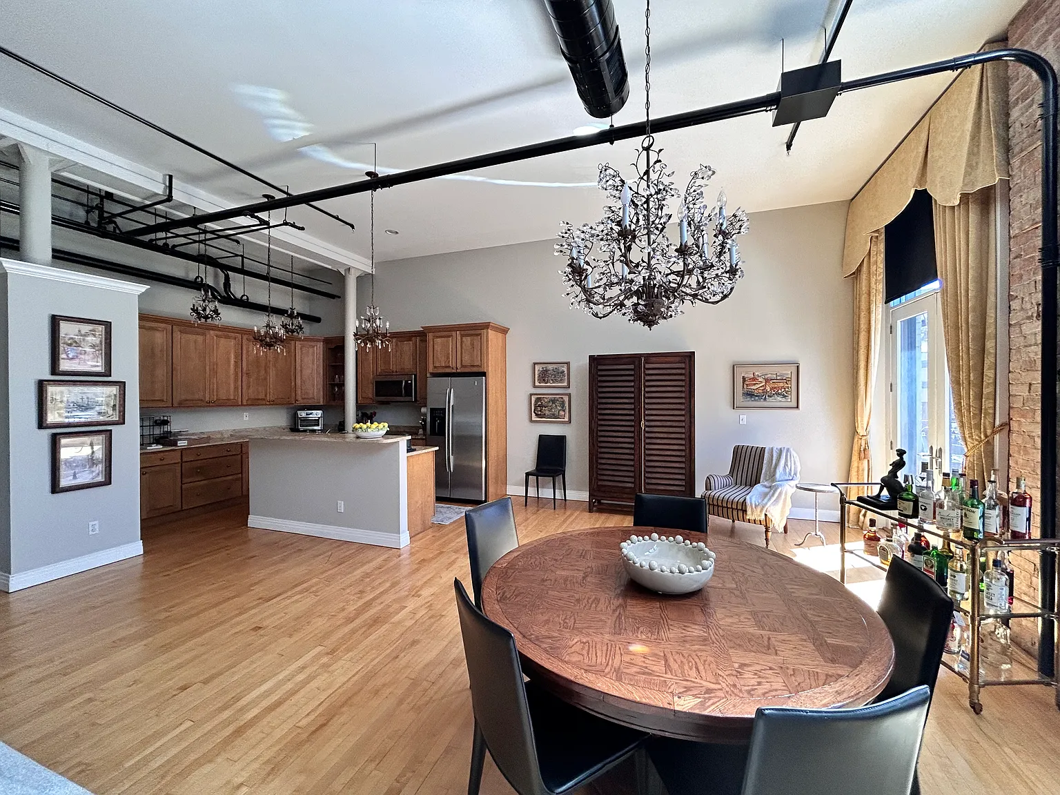 2 bed, 1824 sqft, $3,100 — Photo 2