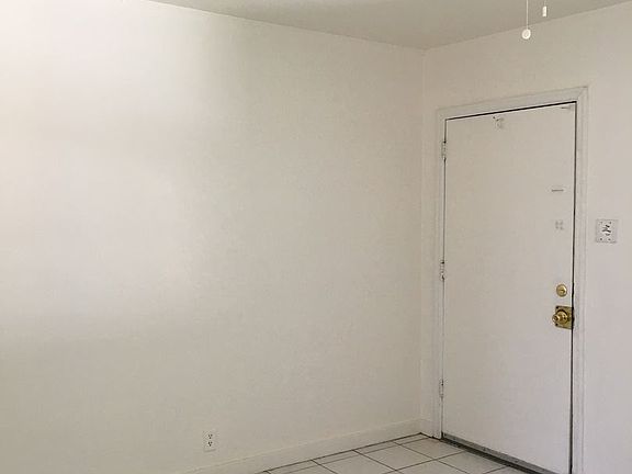 3rd image of 1116 S Cloverdale Blvd APT 6