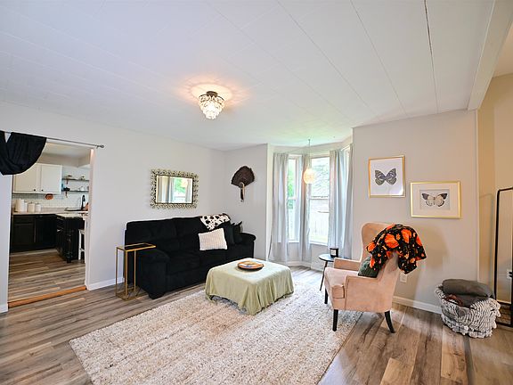 5th image of 604 Grove St