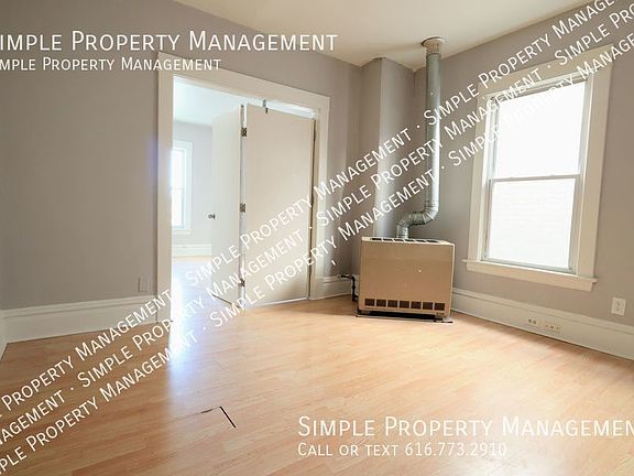 2nd image of 15 La Belle St SE #2