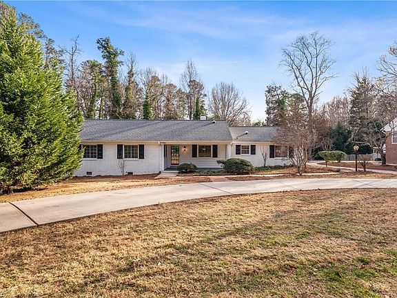 4th image of 4107 W Friendly Ave