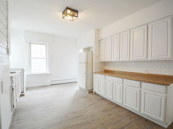 3rd image of 175 Woodland Ave #1