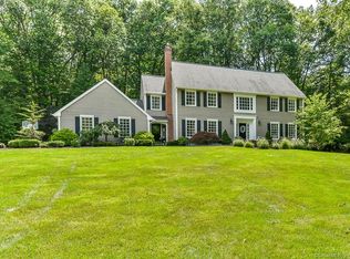14 Clover Ln, Weatogue, CT 06089