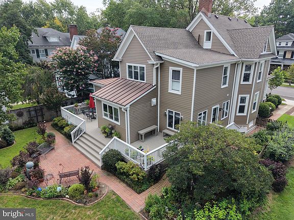 5th image of 9 Brookletts Ave