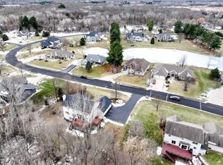 412 East Red Pine CIRCLE, Dousman, WI 53118