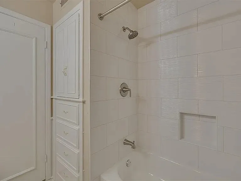 3057 W Wilshire Blvd — Photo 23