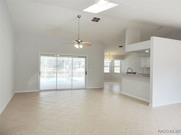3rd image of 547 E Dakota Ct