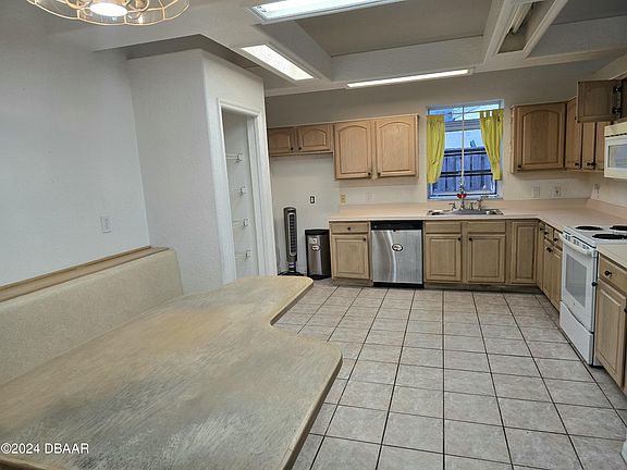 3rd image of 124 Ocean Garden Ln