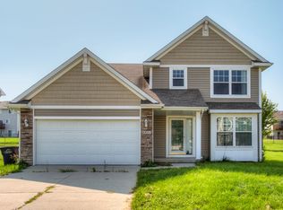 6901 Sweetwater Dr, Des Moines, IA 50320