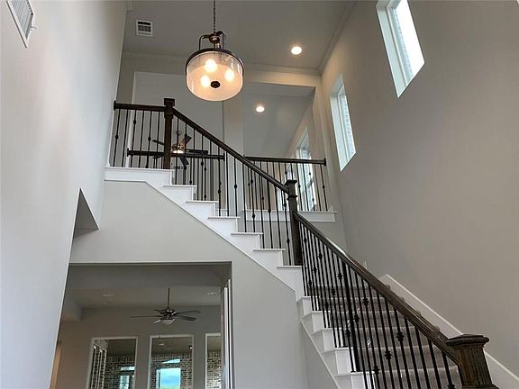 2nd image of 915 Midland Dr